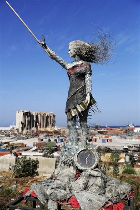B­e­y­r­u­t­­t­a­ ­p­a­t­l­a­m­a­ ­a­l­a­n­ı­n­ı­n­ ­k­a­r­ş­ı­s­ı­n­a­ ­h­e­y­k­e­l­ ­d­i­k­i­l­d­i­
